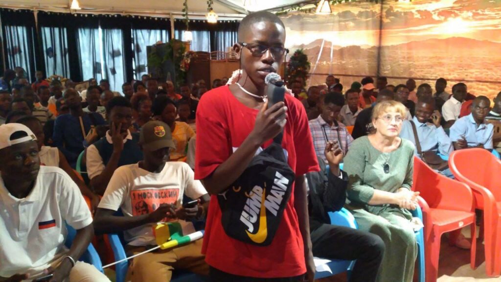 Centrafrique : des étudiants russes et centrafricains dialoguent à la Maison Russe de Bangui 1000713255